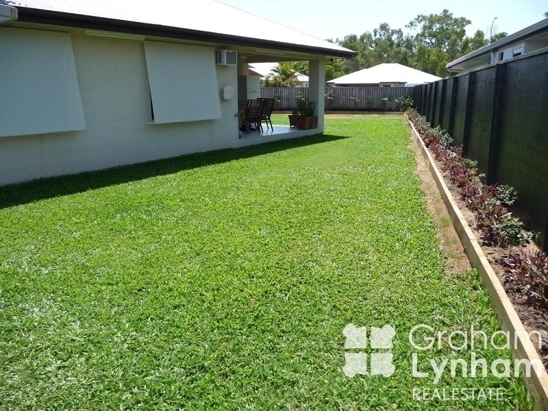 Bushland Beach QLD 4818