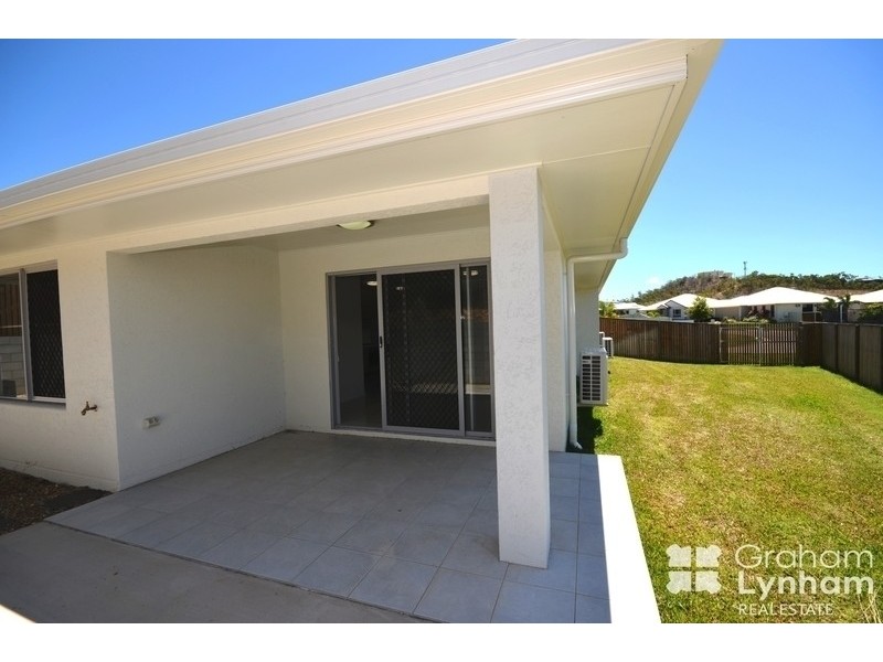 Bushland Beach QLD 4818