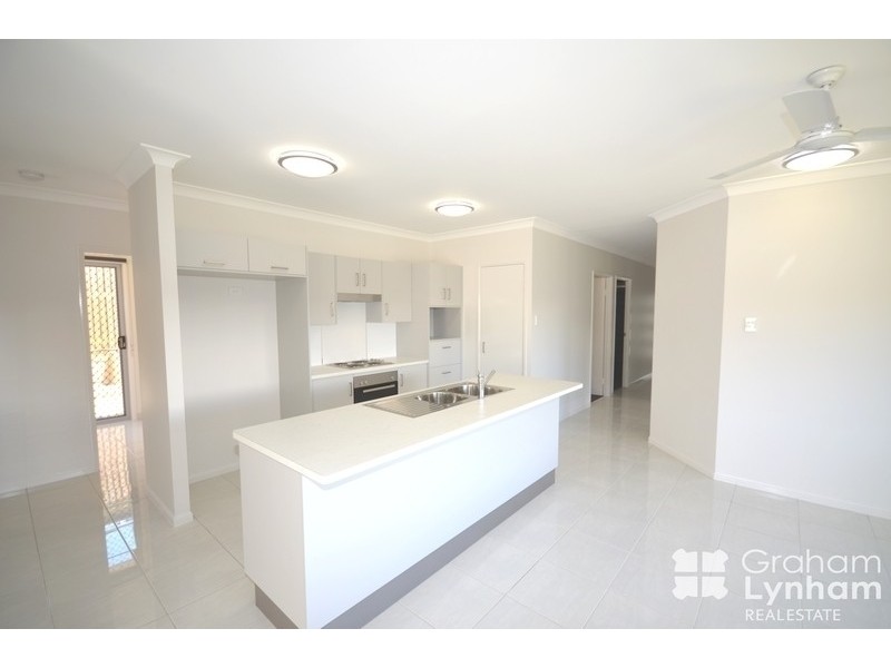 Bushland Beach QLD 4818