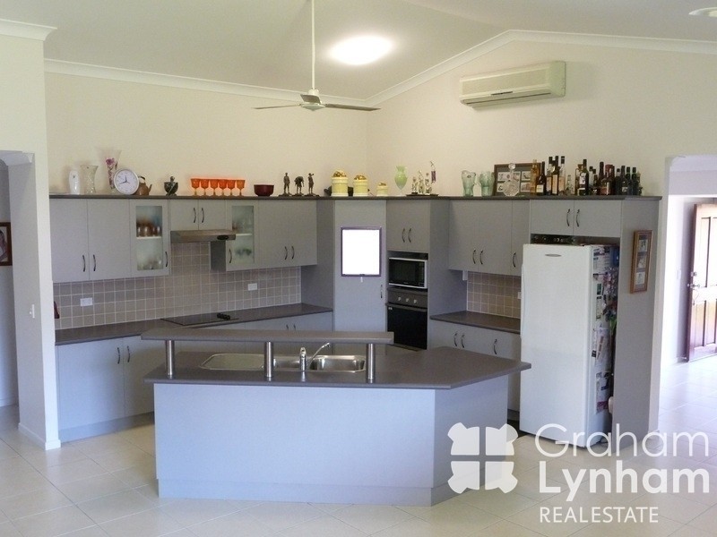 Bushland Beach QLD 4818