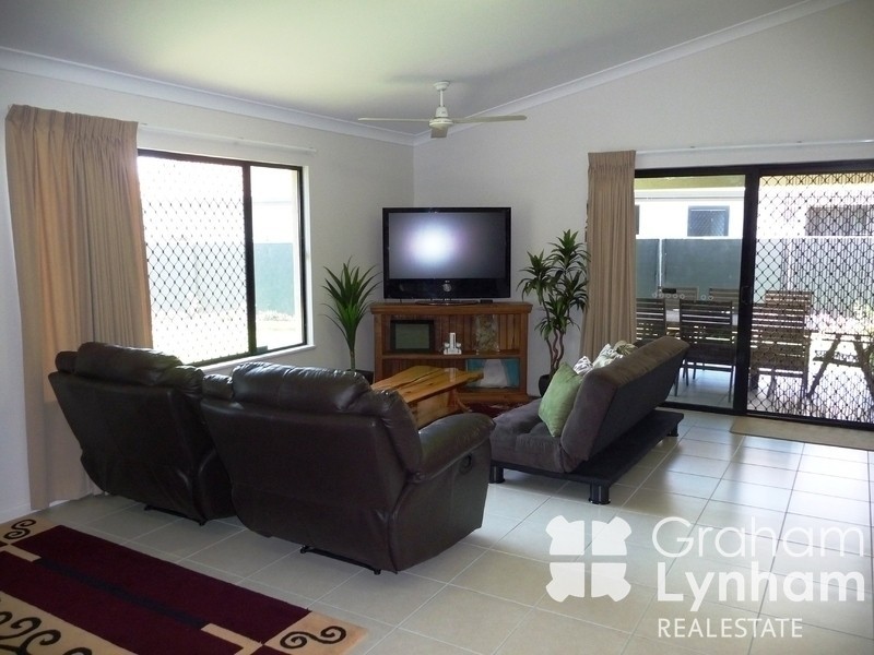 Bushland Beach QLD 4818