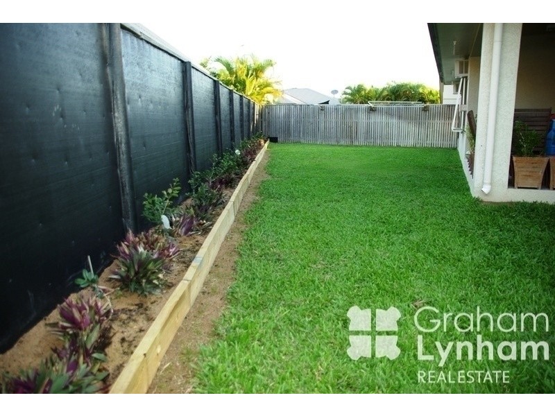 Bushland Beach QLD 4818