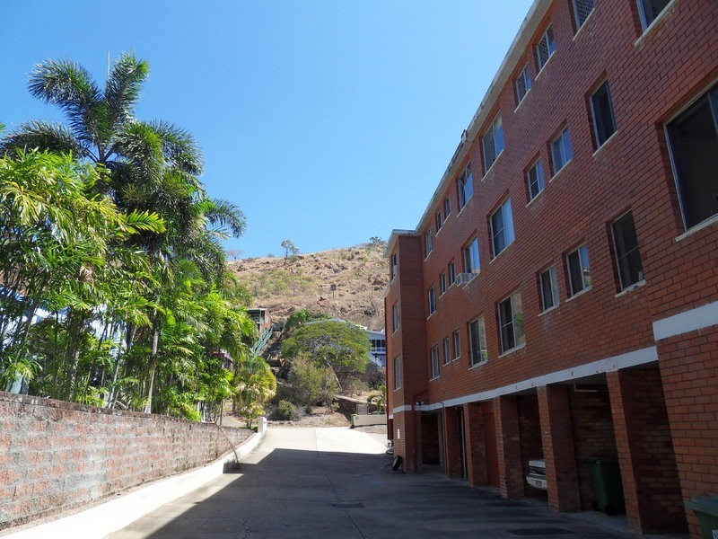 11/17 Stanton Terrace, North Ward QLD 4810