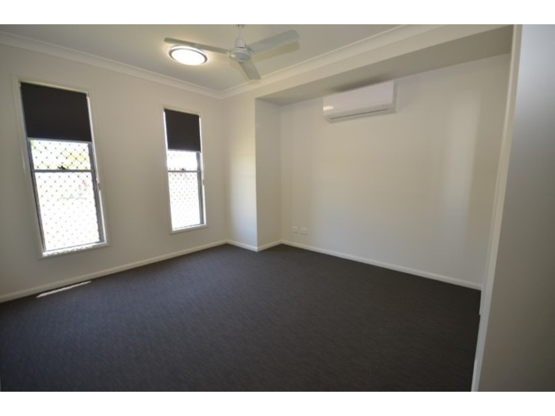 Bushland Beach QLD 4818