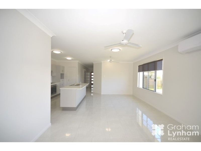 Bushland Beach QLD 4818