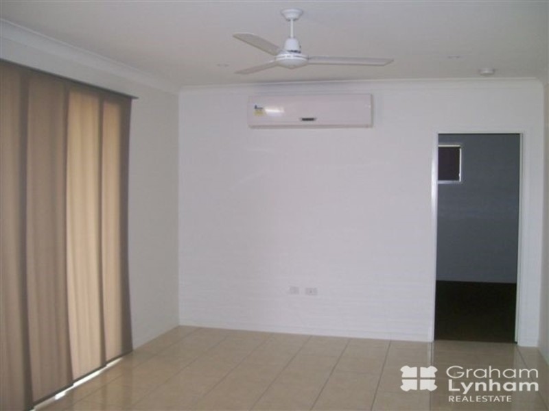 Bushland Beach QLD 4818