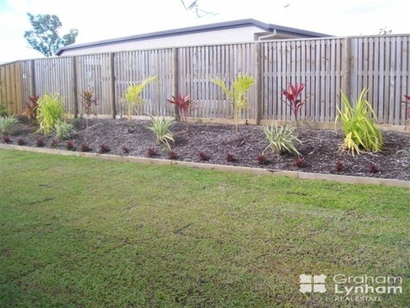 Bushland Beach QLD 4818
