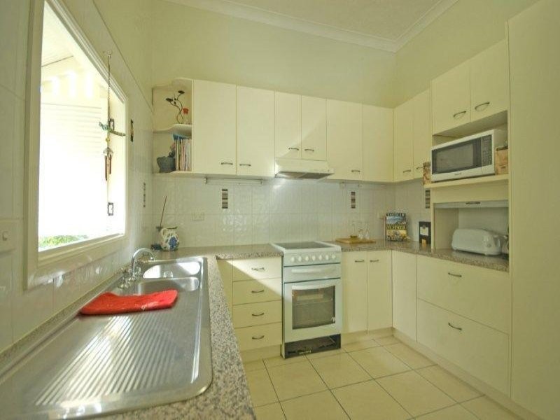 5 Gilbert Crescent, North Ward QLD 4810