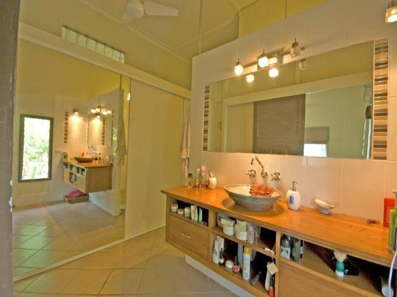 5 Gilbert Crescent, North Ward QLD 4810