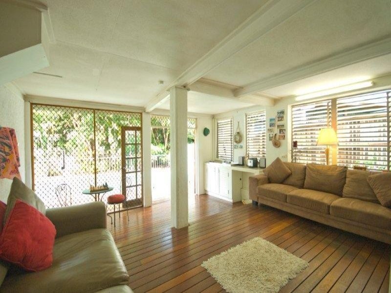 5 Gilbert Crescent, North Ward QLD 4810