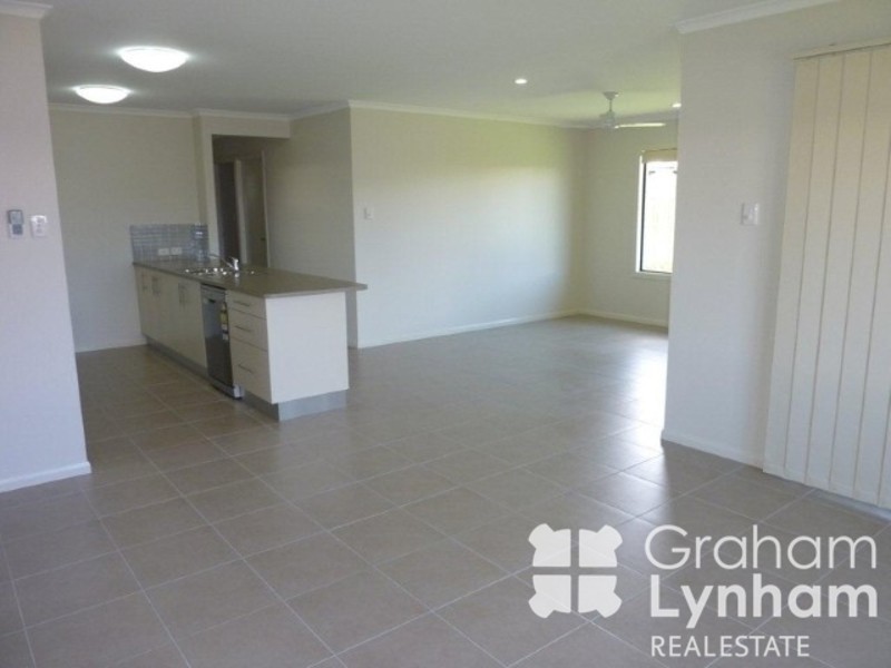 Bushland Beach QLD 4818