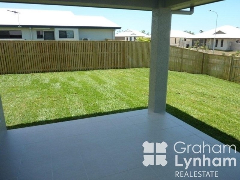 Bushland Beach QLD 4818