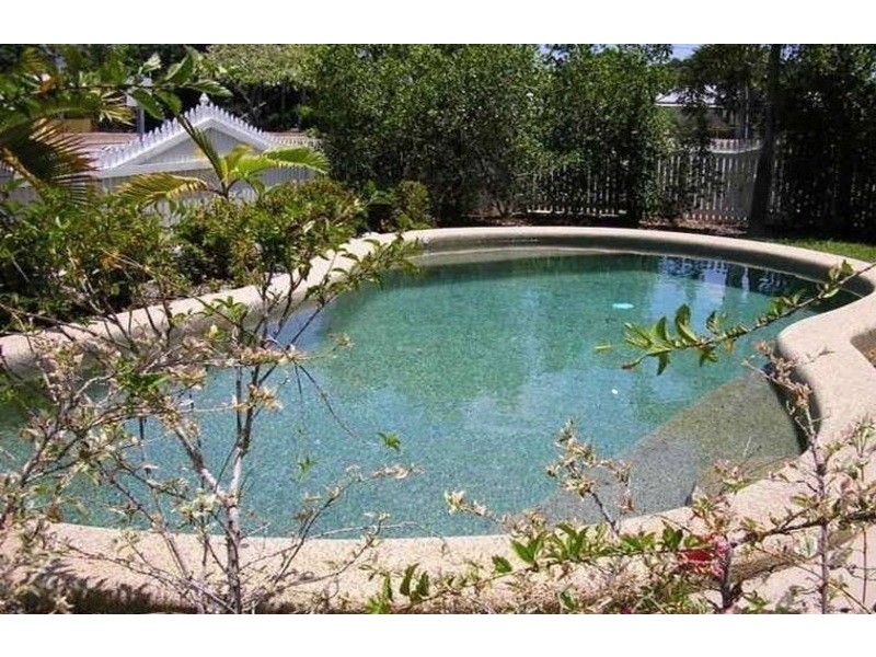 West End QLD 4810