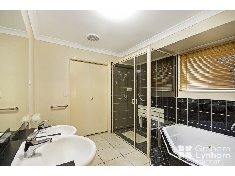 6 Angelus Place, Kirwan QLD 4817