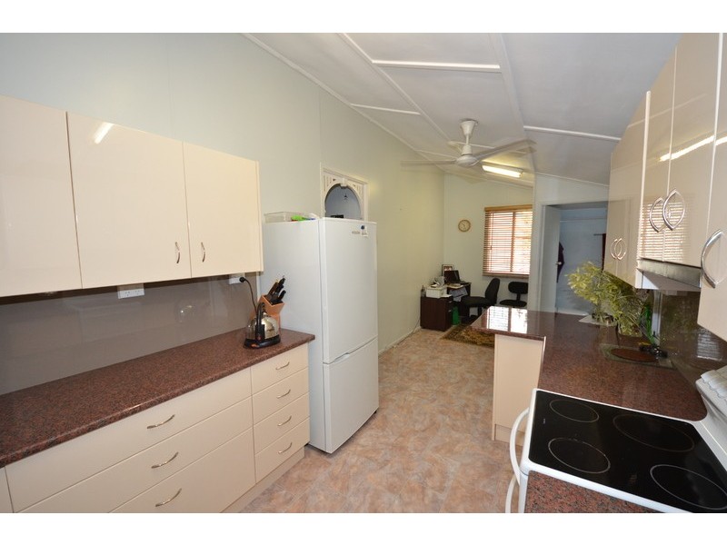 7 Norris Street, Hermit Park QLD 4812