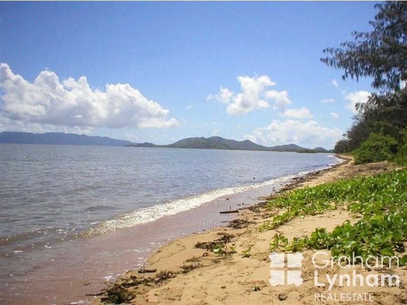 Bushland Beach QLD 4818