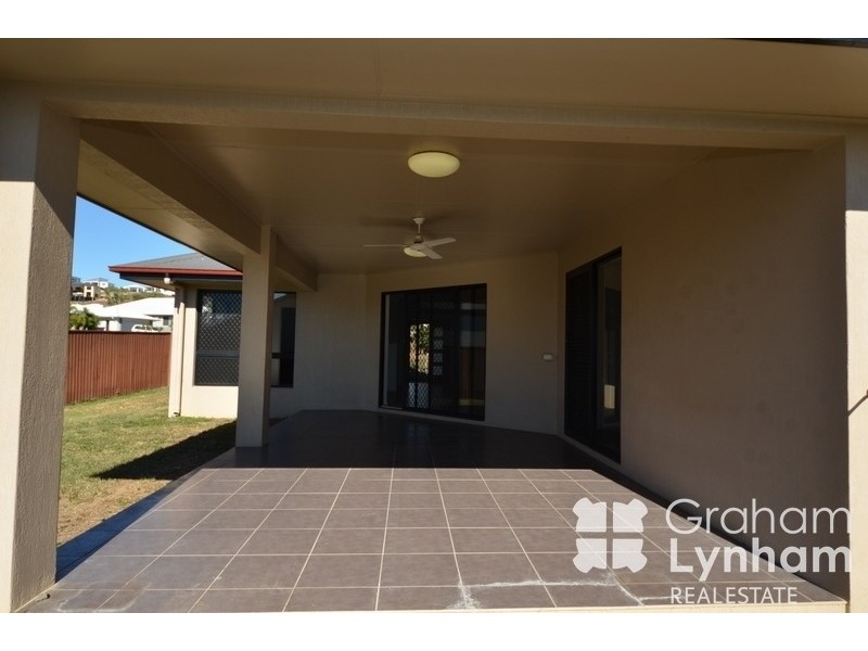 Bushland Beach QLD 4818