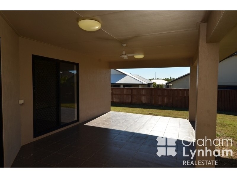 Bushland Beach QLD 4818