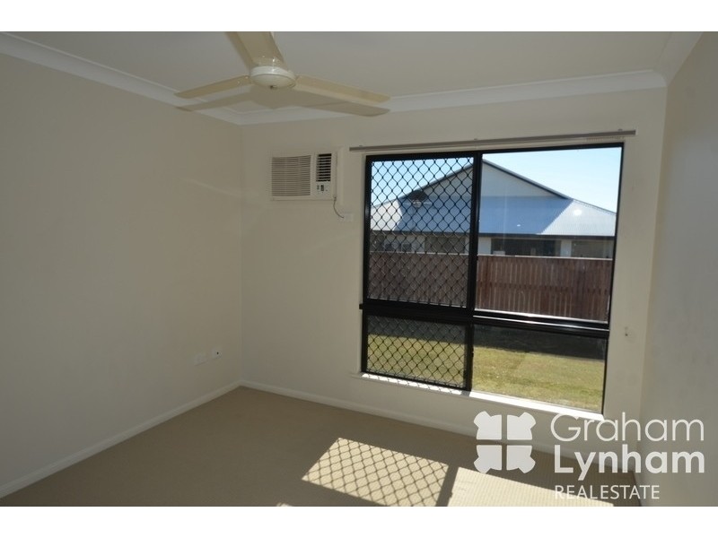 Bushland Beach QLD 4818