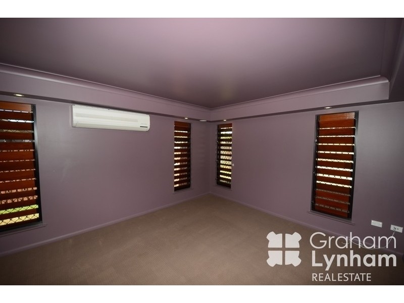 Bushland Beach QLD 4818