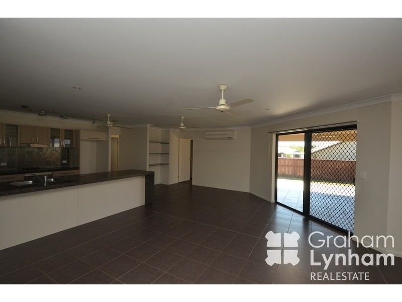 Bushland Beach QLD 4818