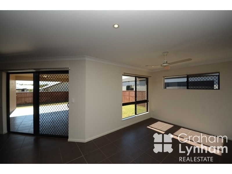 Bushland Beach QLD 4818