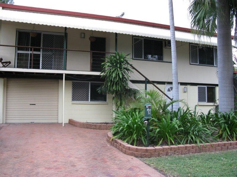 52 Coates Street, Mount Louisa QLD 4814