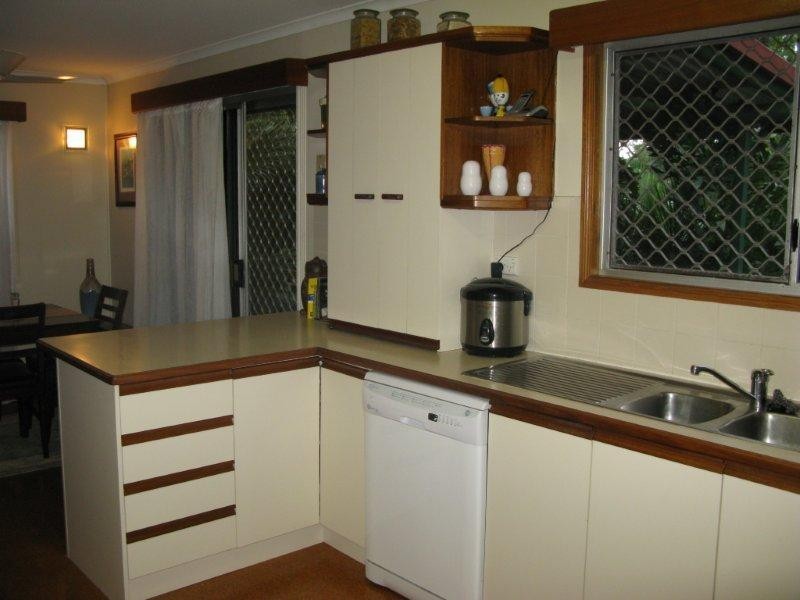 52 Coates Street, Mount Louisa QLD 4814