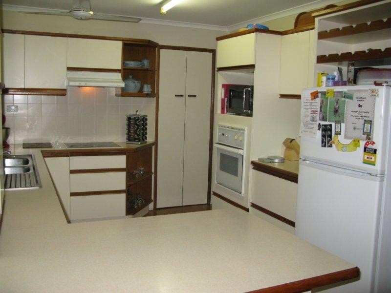 52 Coates Street, Mount Louisa QLD 4814