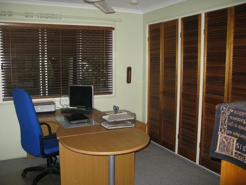 52 Coates Street, Mount Louisa QLD 4814