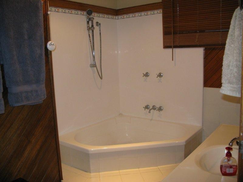 52 Coates Street, Mount Louisa QLD 4814