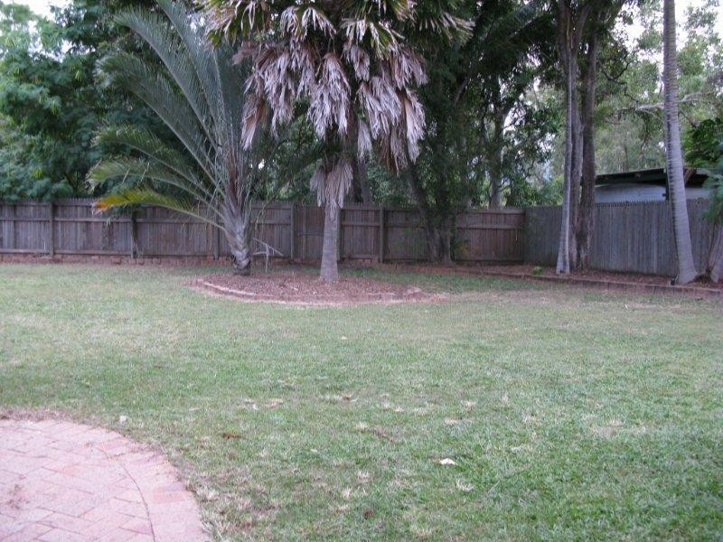 52 Coates Street, Mount Louisa QLD 4814