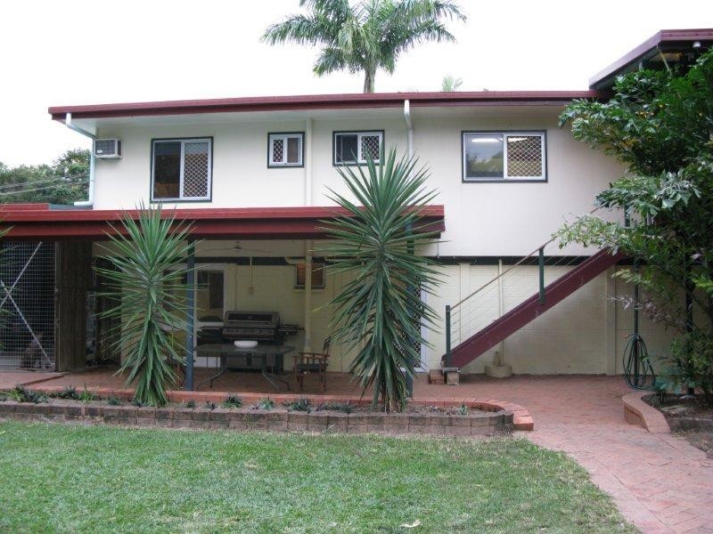 52 Coates Street, Mount Louisa QLD 4814