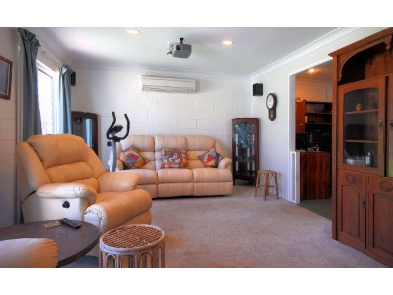 12 Bunya Street, Bushland Beach QLD 4818