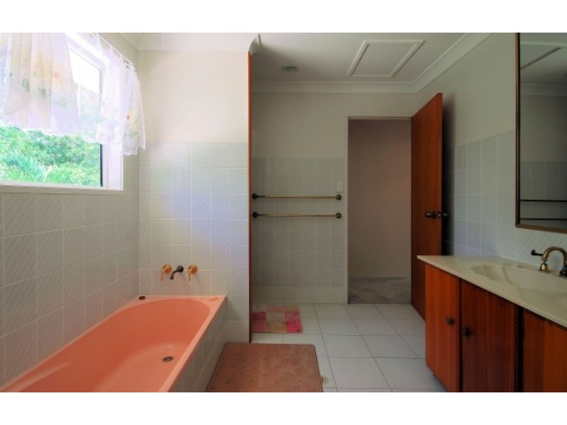 12 Bunya Street, Bushland Beach QLD 4818