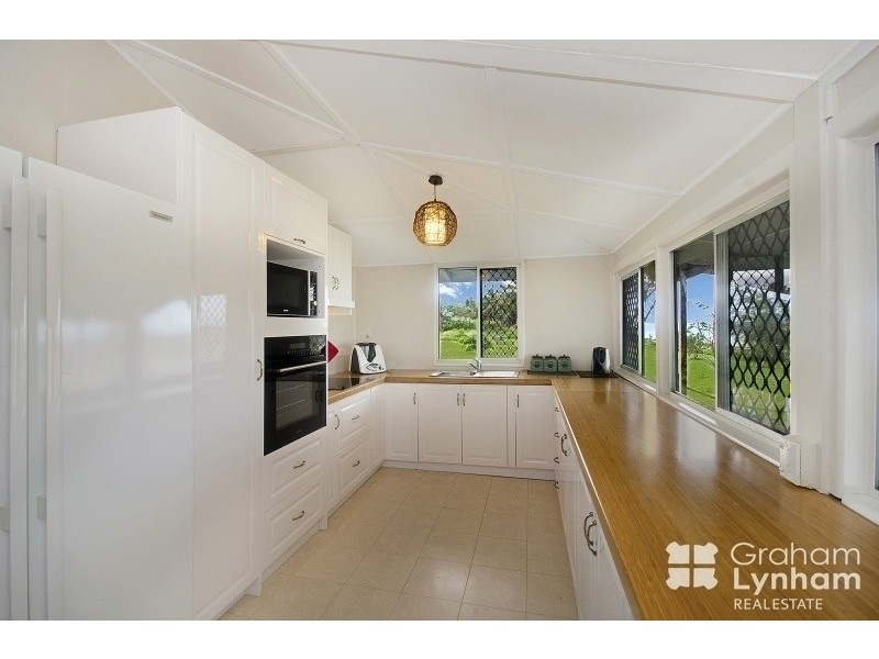 26 Reef Street, Saunders Beach QLD 4818