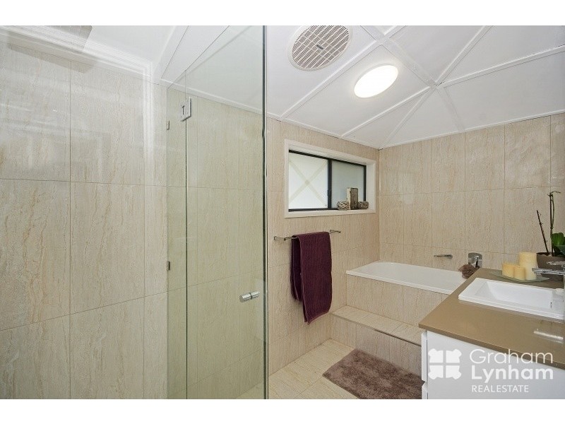 26 Reef Street, Saunders Beach QLD 4818