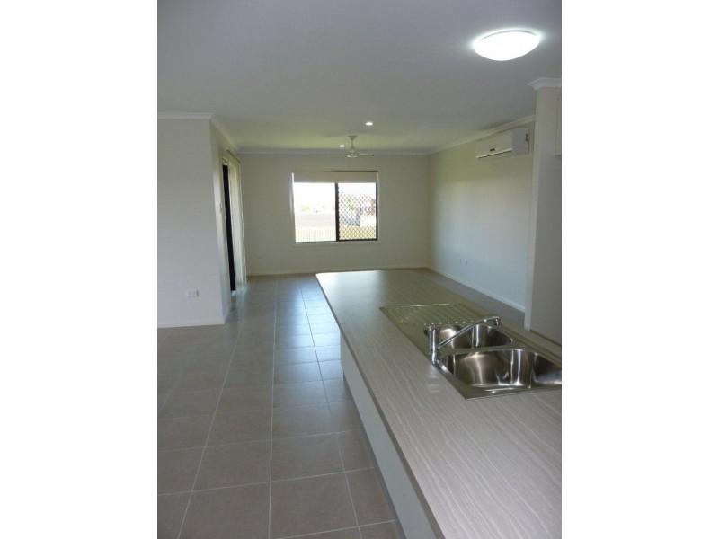 16 Bilbao Place, Bushland Beach QLD 4818