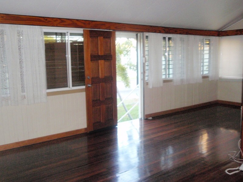 34 Townsville Street, West End QLD 4810