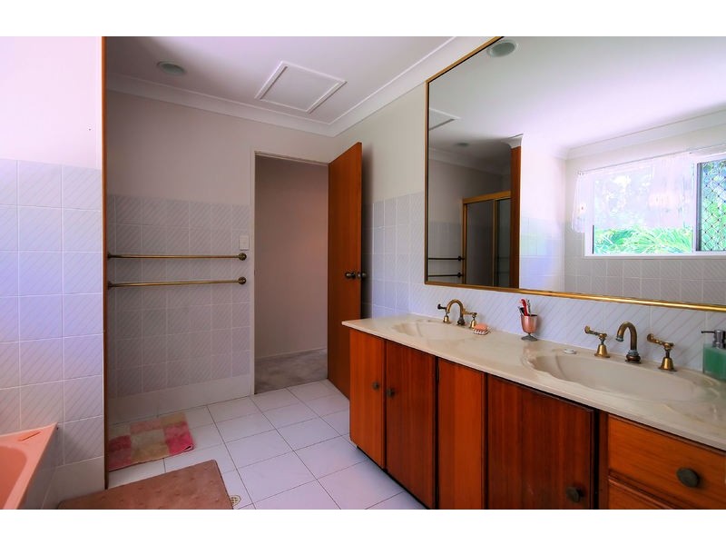 12 Bunya Street, Bushland Beach QLD 4818