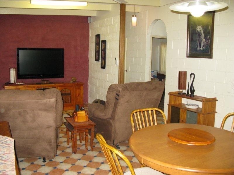 33 Henry Street, West End QLD 4810