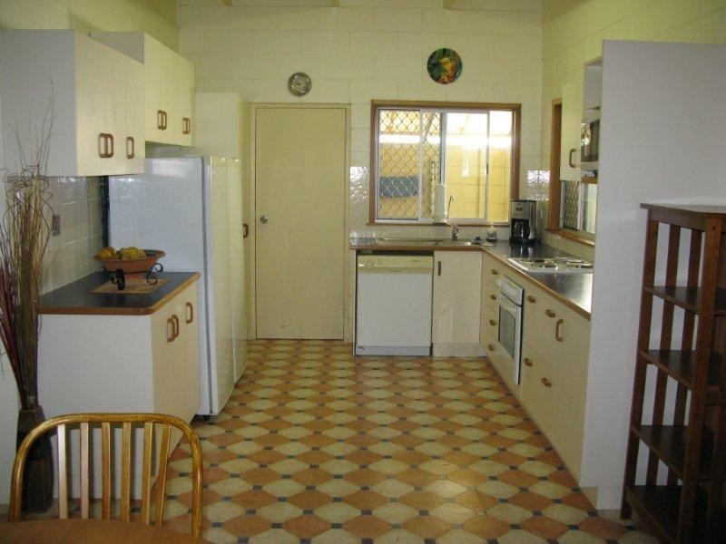 33 Henry Street, West End QLD 4810