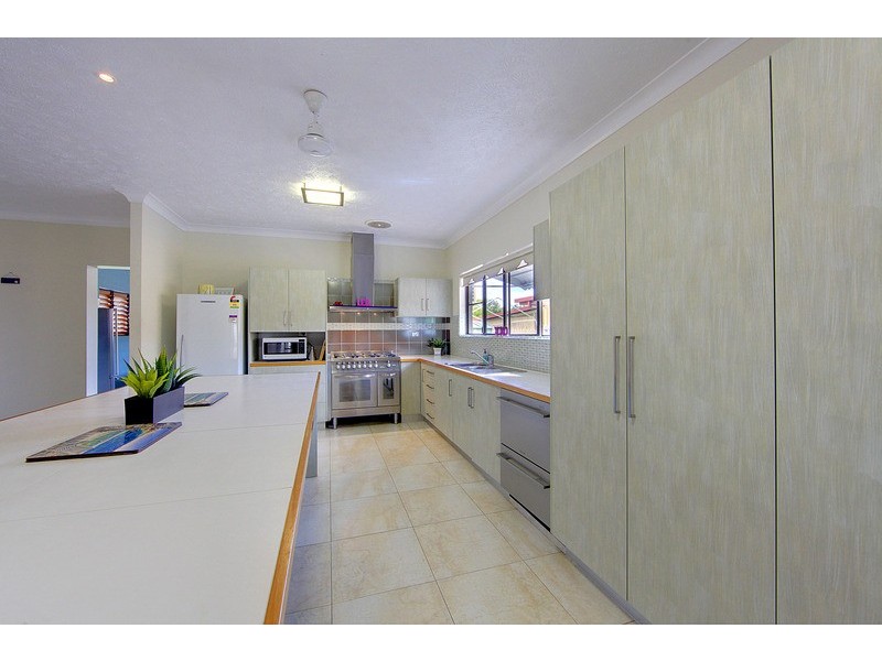 17 Winston Crescent, Kirwan QLD 4817