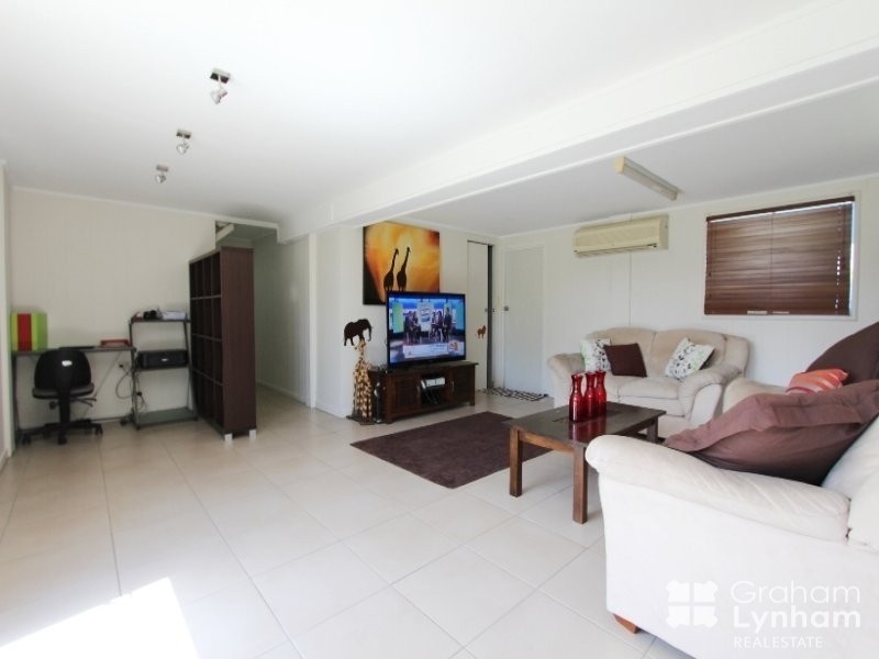 27 Davies Street, Mount Louisa QLD 4814