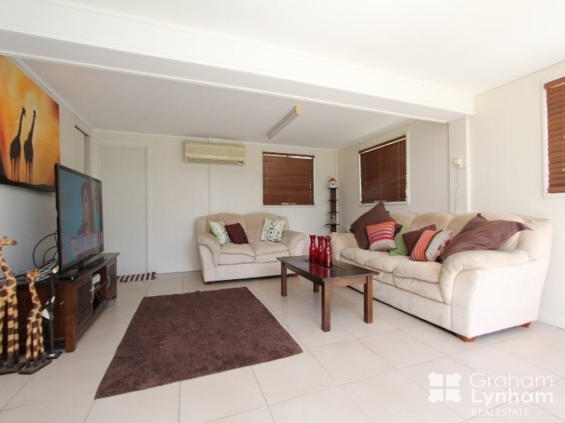 27 Davies Street, Mount Louisa QLD 4814