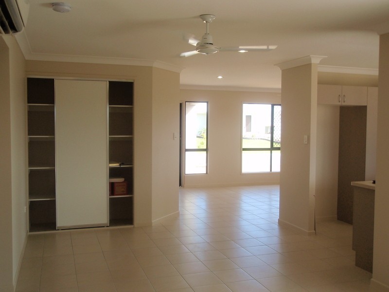 26 Limerick Way, Mount Low QLD 4818
