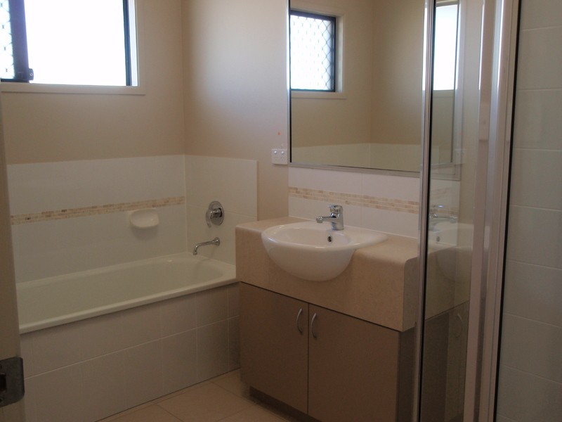 26 Limerick Way, Mount Low QLD 4818