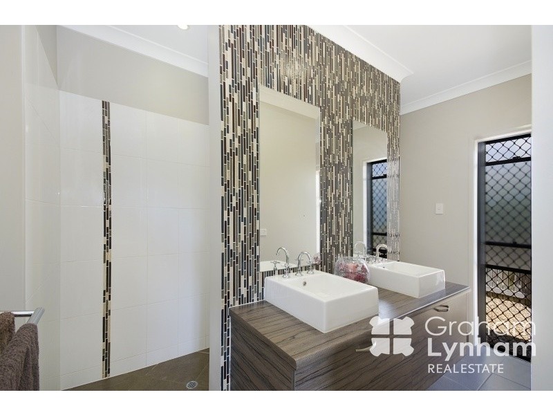 4 Ashmore Crescent, Burdell QLD 4818