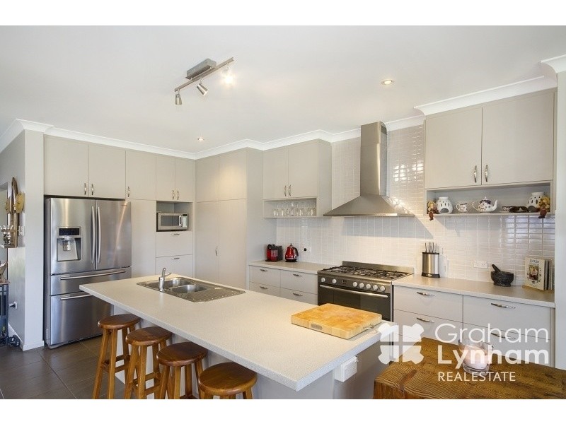 4 Ashmore Crescent, Burdell QLD 4818