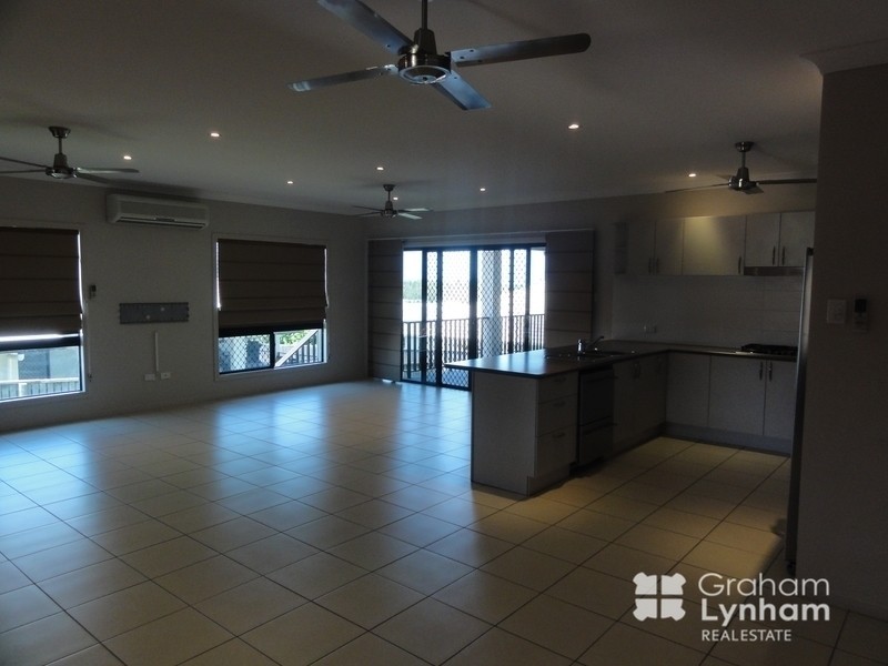 Bushland Beach QLD 4818